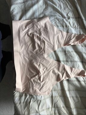 Seamless Light Pink Comfort Bralette - Wireless Support